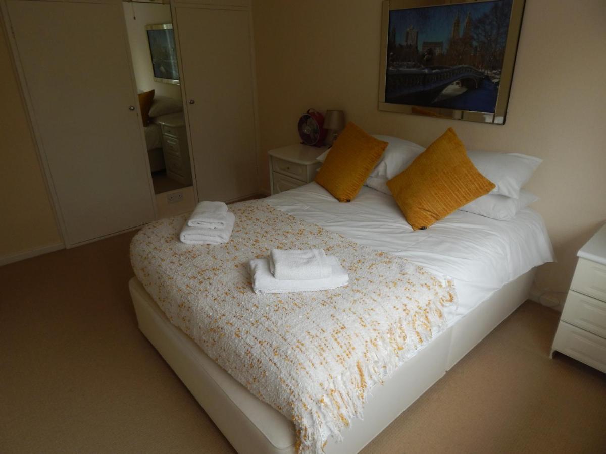 Spacious 3 Bdr House With Parking-Families-Corporate Groups By Orbitat Accommodations Cambridge  Ngoại thất bức ảnh