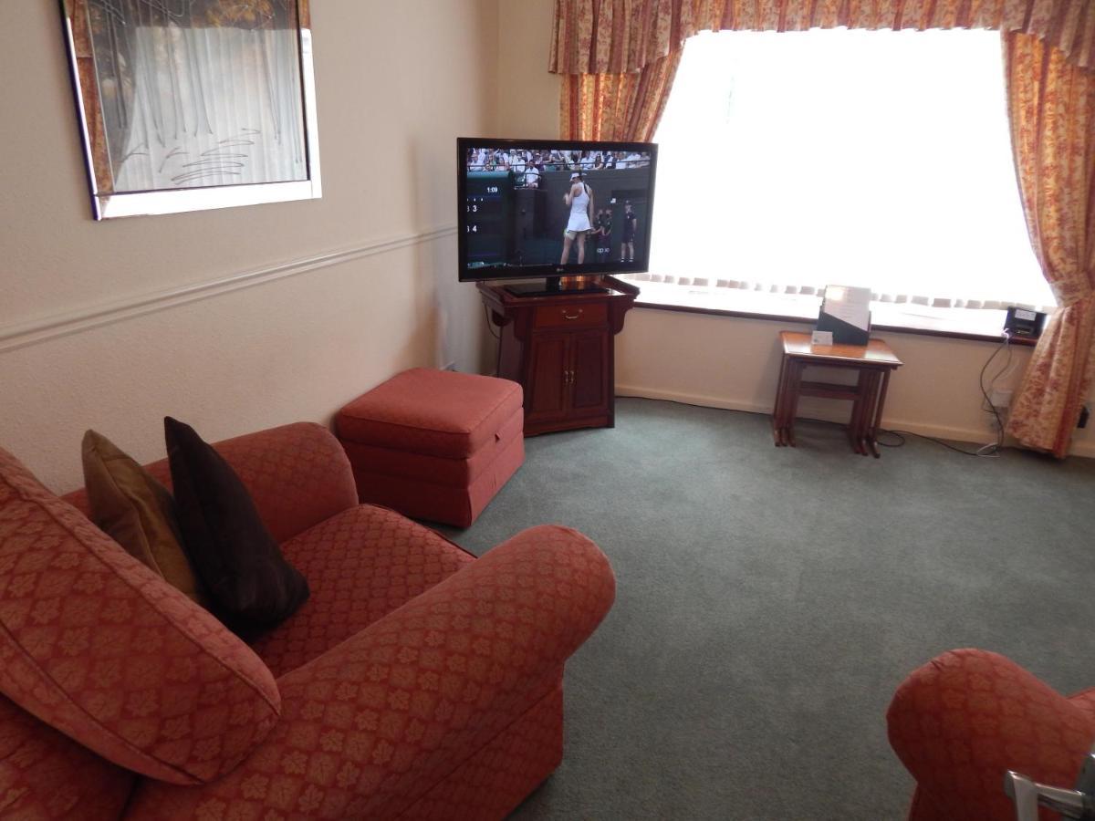 Spacious 3 Bdr House With Parking-Families-Corporate Groups By Orbitat Accommodations Cambridge  Ngoại thất bức ảnh