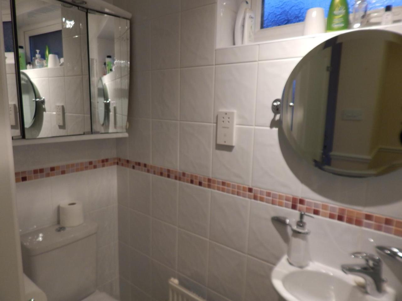 Spacious 3 Bdr House With Parking-Families-Corporate Groups By Orbitat Accommodations Cambridge  Ngoại thất bức ảnh
